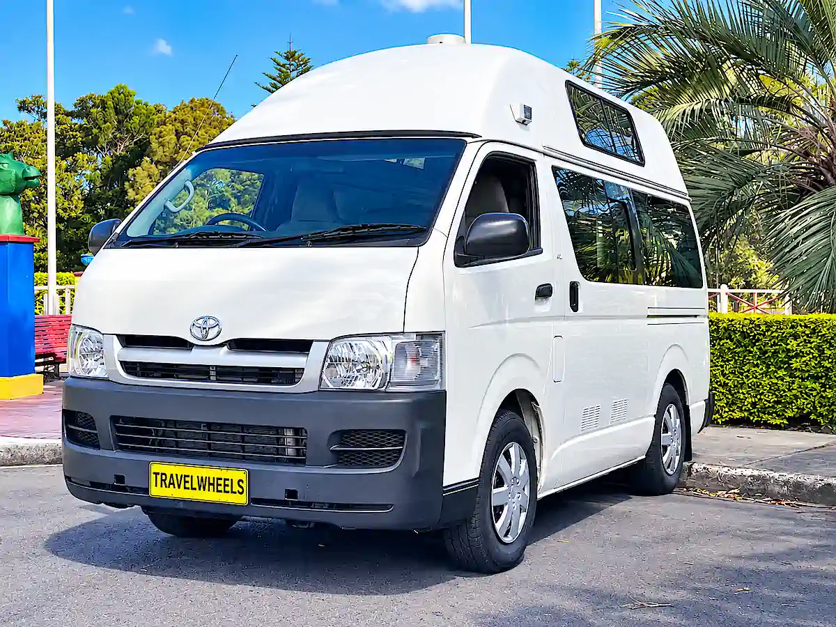 Vue avant d’un Toyota Hiace HiTop campervan vendu par Travelwheels à Sydney pour voyager en Australie